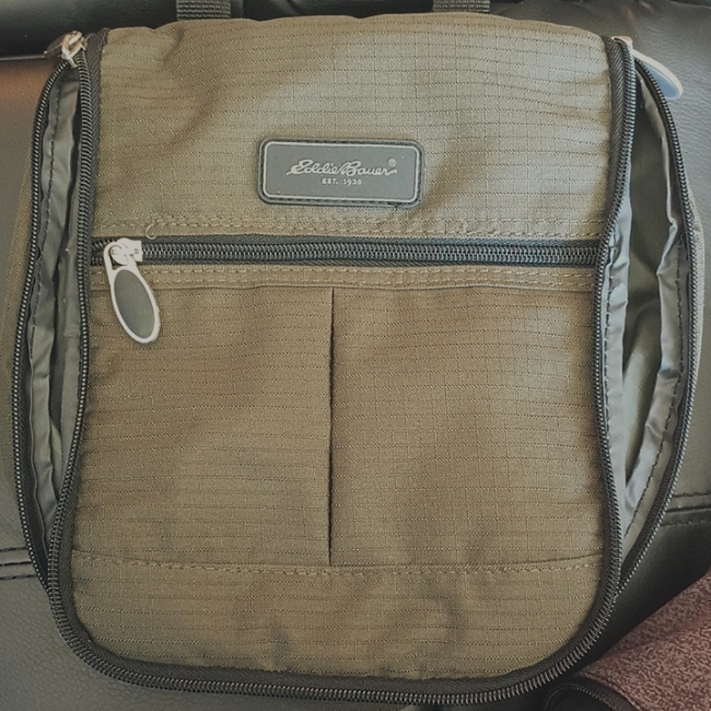 ⏬⏬ Price lowered !!  Eddie Bauer Uni-sex Toiletries Bag